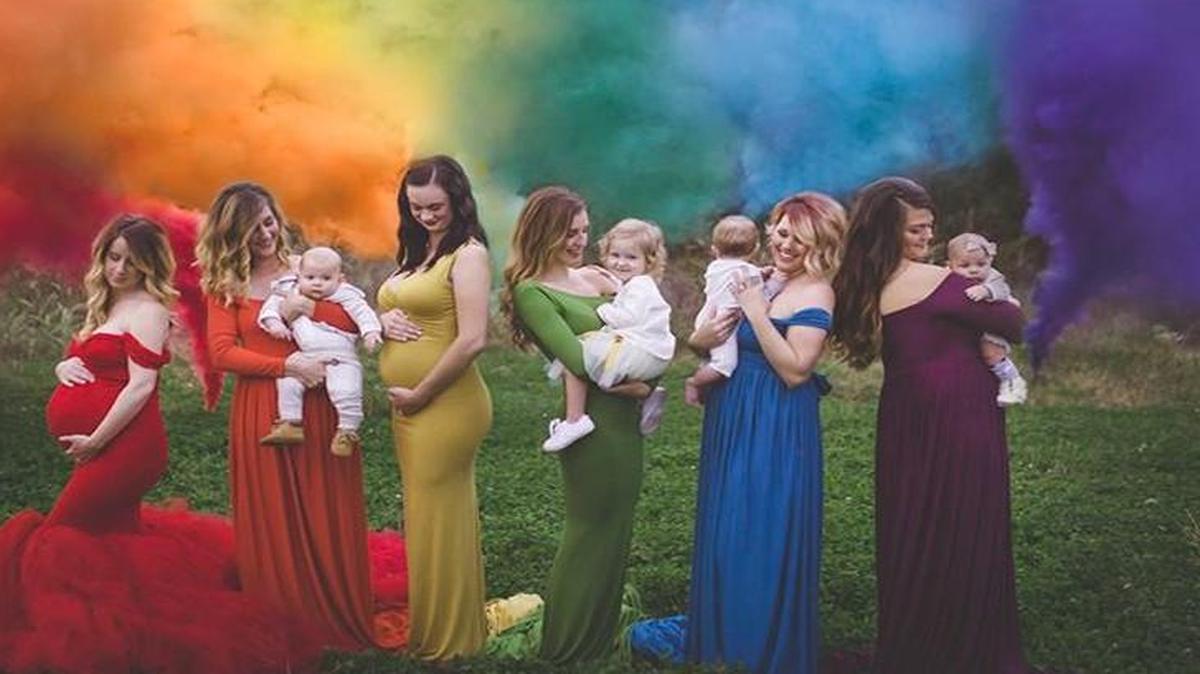 A Missouri photographer’s photo of six mothers with their “rainbow babies” has gone viral.