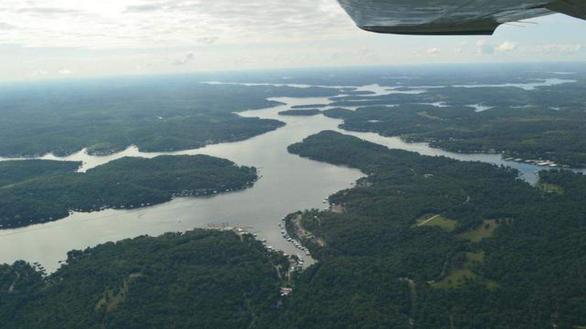 
The Missouri Highway Patrol took aerial photographs as part of its investigation into Brandon Ellingson’s death. This one shows the Gravois Arm of the Lake of the Ozarks, with Coconuts Caribbean Bar & Grill in the foreground.
