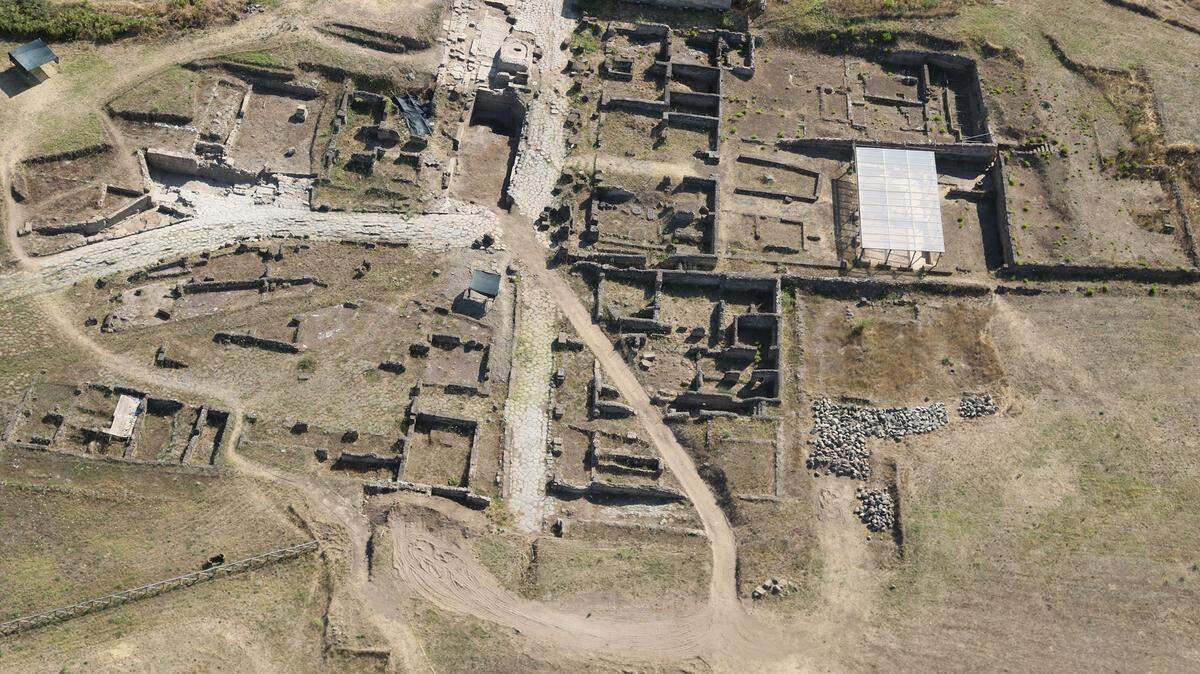 Missouri archaeologists unearthed a “massive” 2,200-year-old Roman water basin near Rome, Italy, a university said and photos show.