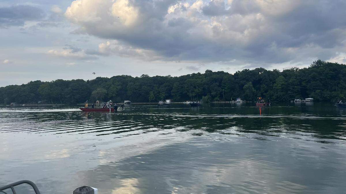A kayaker was found dead on Lower Nemahbin Lake after his vessel flipped, authorities say.