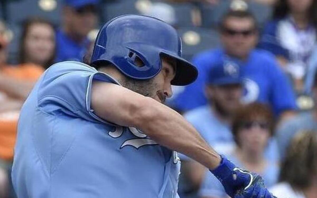 
Royals first baseman Eric Hosmer had to deal with equipment malfunctions in the first game Tuesday. He broke his bat in the first inning (above), and found out the webbing in his glove was broken when he tried to catch a throw in the fourth inning.
