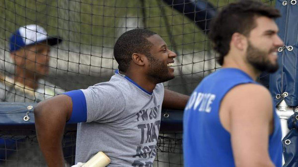 
Royals center fielder Lorenzo Cain and first baseman Eric Hosmer waited their turn at the batting cage during Monday’s workout in Surprise, Ariz.
