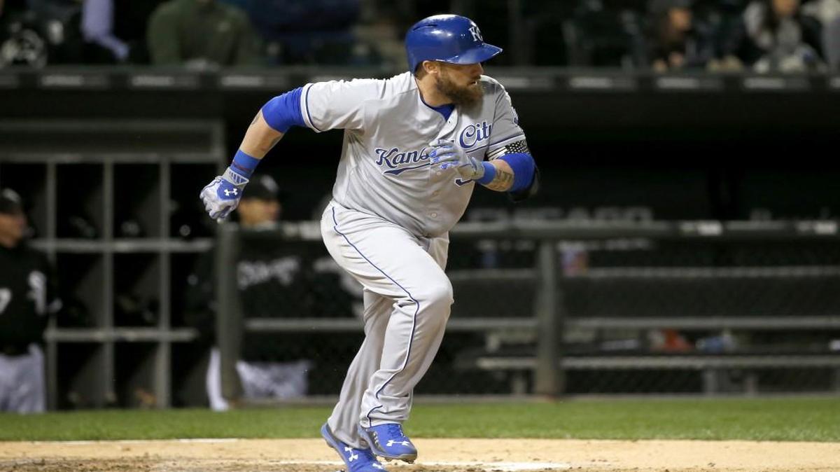 
The Royals' Jonny Gomes hit a two-run single off White Sox pitcher John Danks during Thursday’s game in Chicago. Gomes started at designated hitter Saturday.
