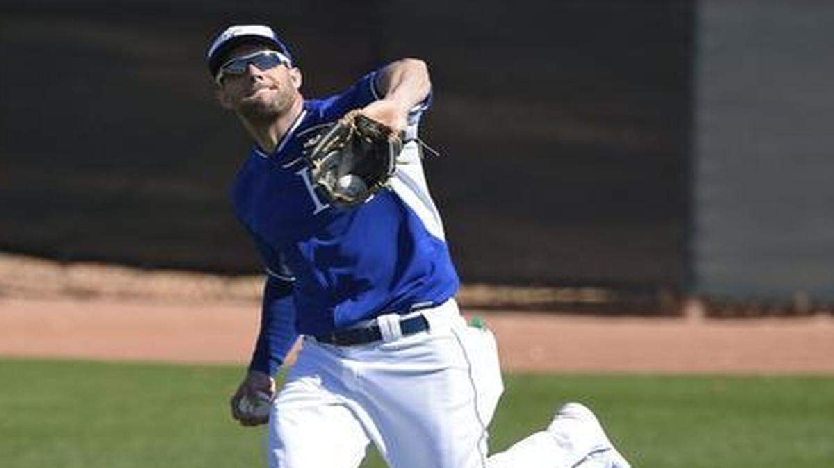 
Kansas City Royals left fielder Alex Gordon ran down a ball during spring-training drills Friday in Surprise, Ariz.

