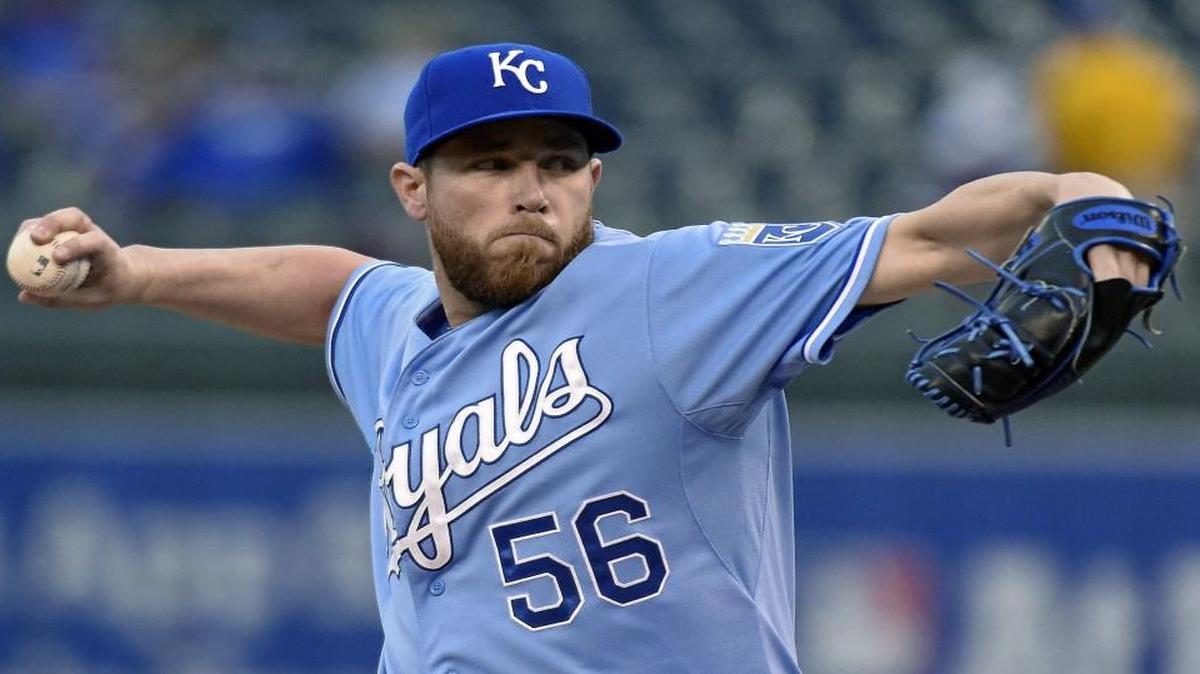 
Greg Holland, the two-time All-Star former closer for Kansas City, will undergo Tommy John surgery on Friday in Los Angeles. Holland probably will miss all of the 2016 season, and the Royals are likely to nontender him and look for a multiyear deal to keep him in the organization.


