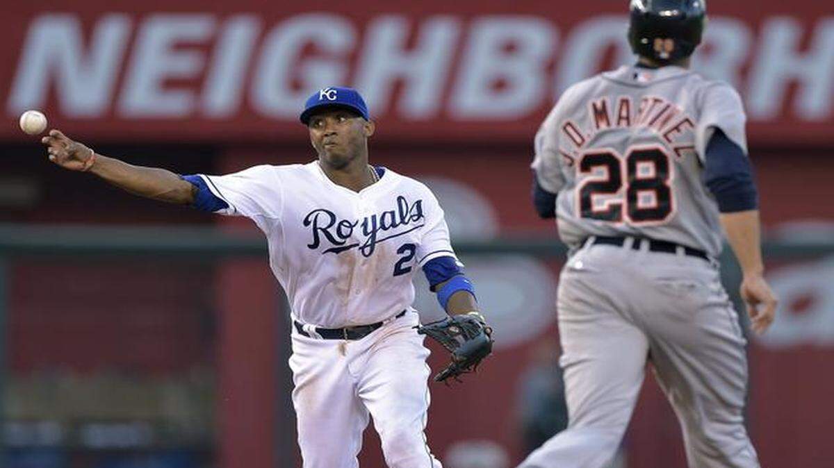
Detroit’s J.D. Martinez was forced at second by Royals shortstop Alcides Escobar in a game in July.
