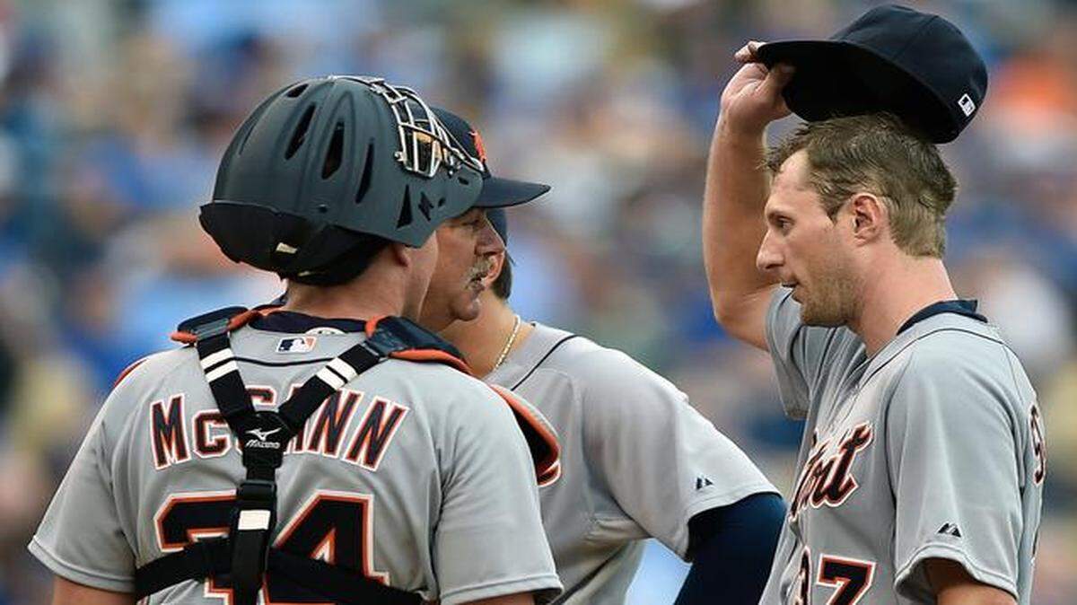 
Detroit Tigers starting pitcher Max Scherzer was visited by pitching coach Jeff Jones in the seventh inning of Saturday’s game.
