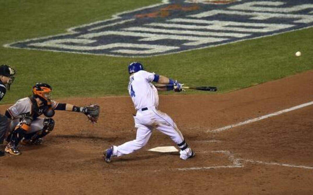 
Kansas City Royals left fielder Alex Gordon had a hit in the ninth inning of game seven.
