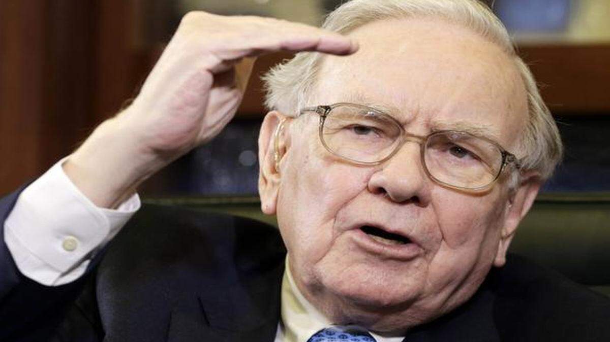 
Warren Buffett’s Berkshire Hathaway is putting up $3 billion, or 25 percent of the financing, to help Burger King buy a Canadian fast-food chain and move to Canada.
