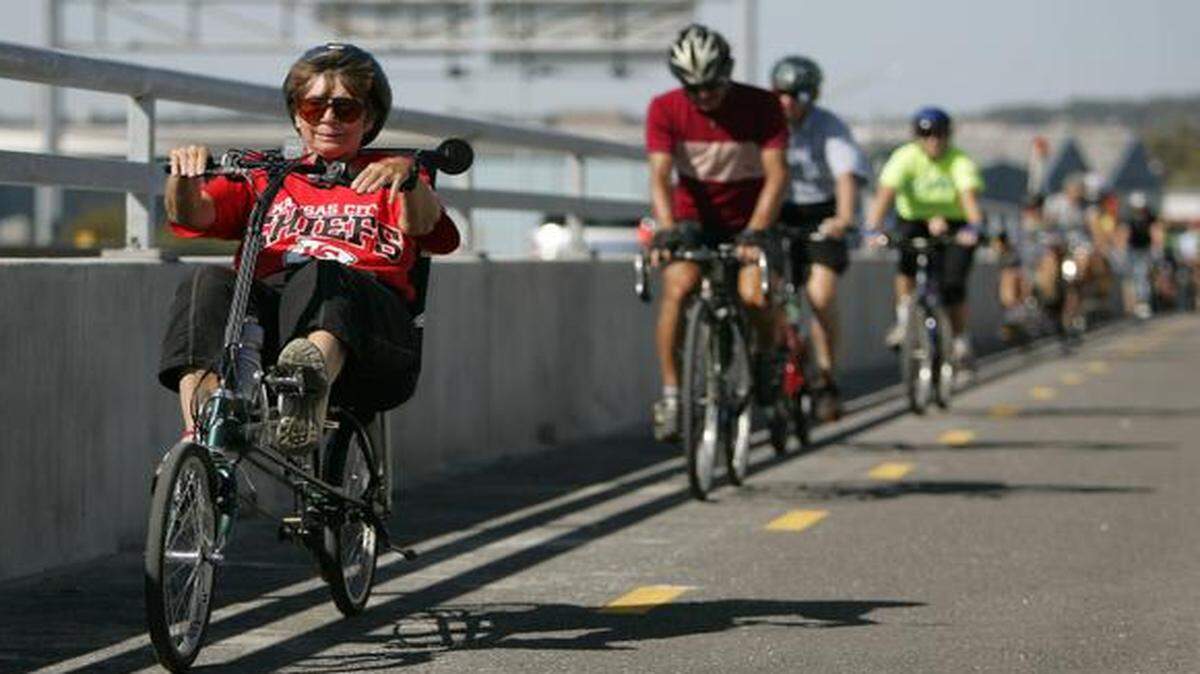 
Bicyclists like these crossing the Heart of America Bridge would find greater safety and comfort if a proposed anti-harassment ordinance in Kansas City were to become law. A conviction would mean a fine of up to $500 and up to six months in jail.
