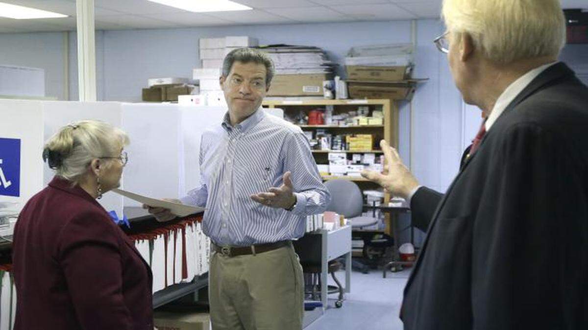 
Gov. Sam Brownback needs to provide leadership to get Kansas out of the fiscal mess he helped create.
