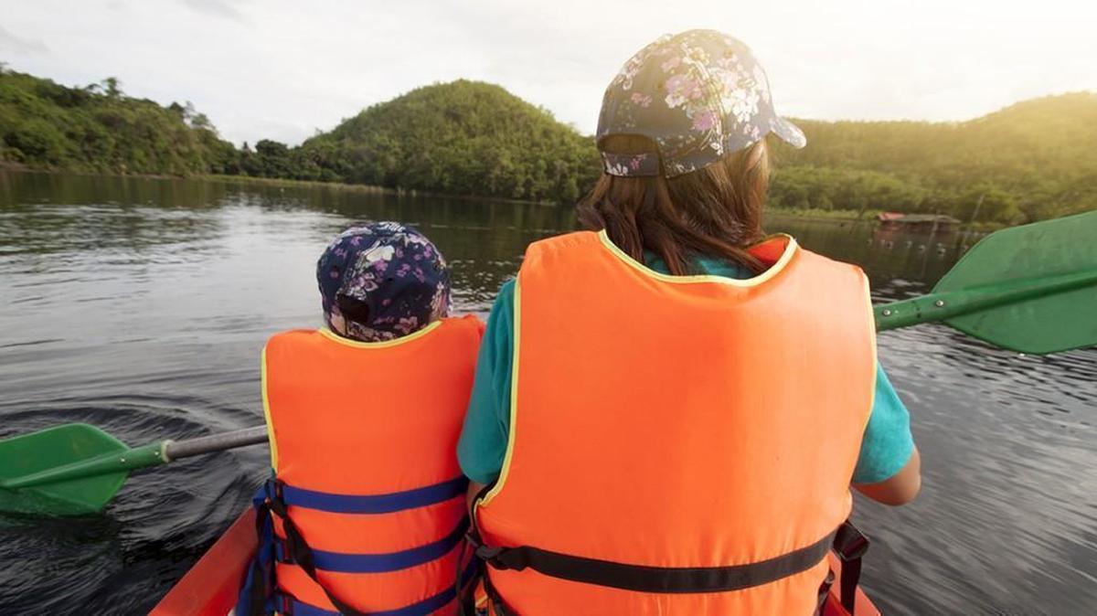 In Missouri if you are an adult, a life vest is optional while boating.