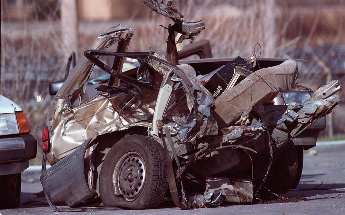 
In this 1999 accident, an occupant died after his vehicle was struck by a car that police had been pursuing.

