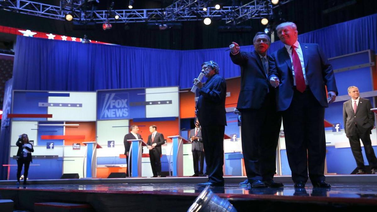 
Gov. John Kasich of Ohio (left) pointed to the audience with Donald Trump during a commercial break in the presidential debate Thursday in Cleveland.
