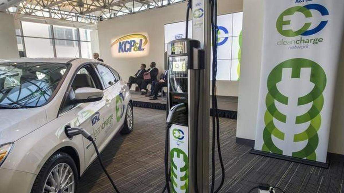 
Kansas City Power & Light last week announced an ambitious plan to build a network of more than 1,000 public charging stations for electric cars.

