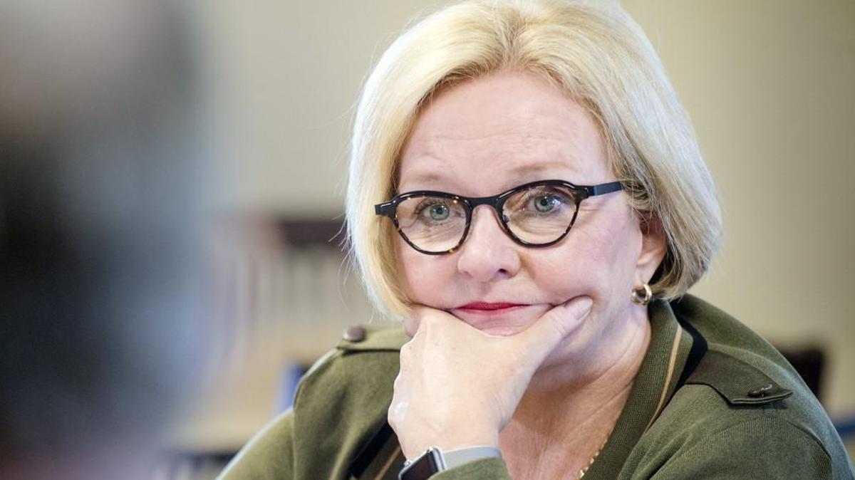 Missouri Sen. Claire McCaskill rightly points out that too few men are involved in dealing with the issue of sexual harassment on Capitol Hill.