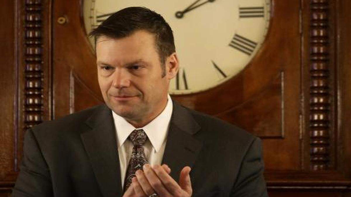  Kansas legislators must not applaud Kris Kobach’s voting proposals.