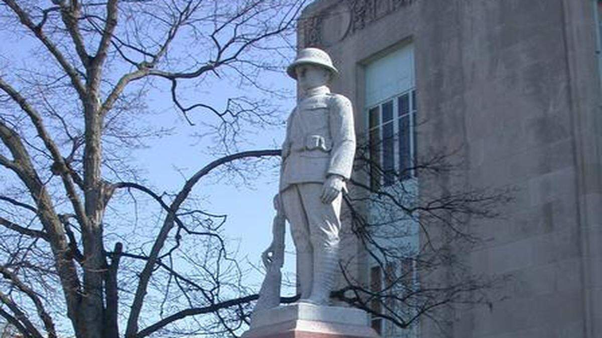 
Politics can be a rough-and-tumble sport at the Clay County Courthouse.
