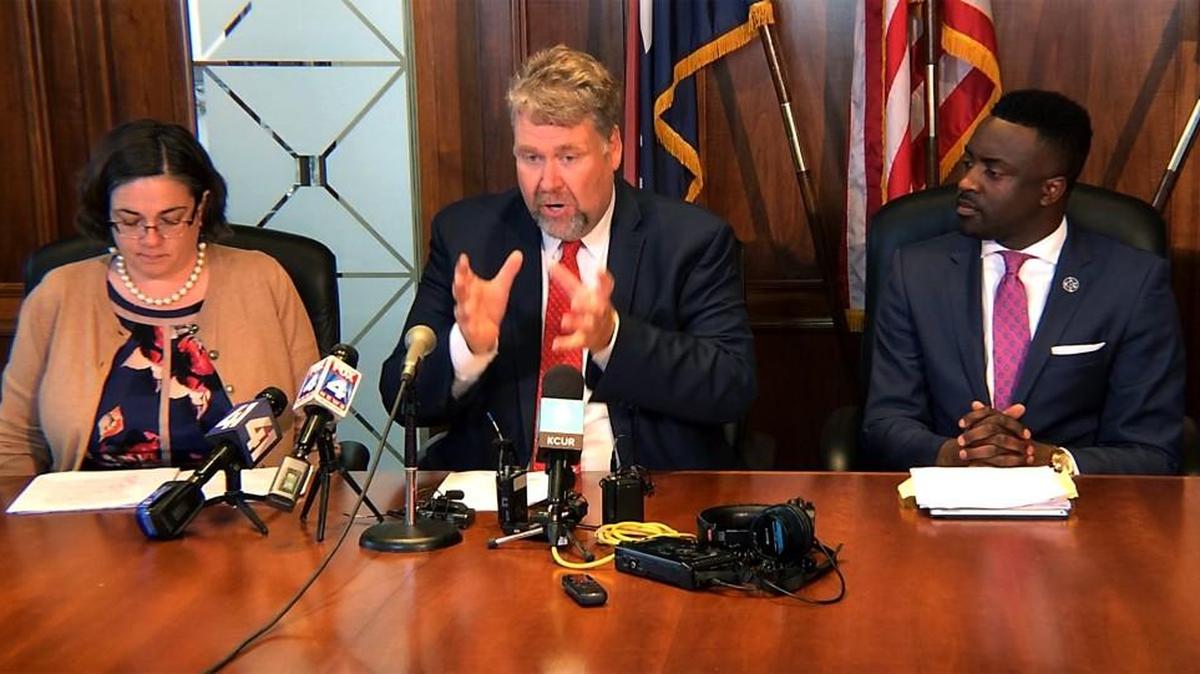 The City Council should approve Edgemoor Infrastructure as its terminal builder, but only if the selection committee explains why it picked the company to build the project.
