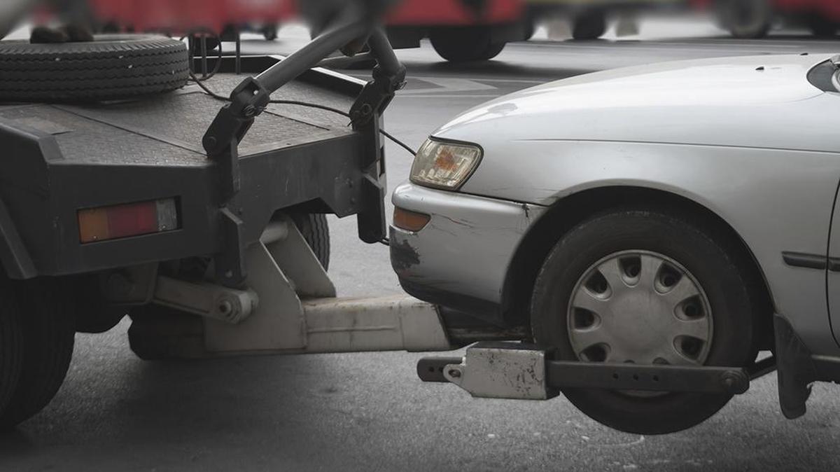 A class-action lawsuit has been filed seeking to force Kansas City to refund towing fees for drivers who are found not guilty of violations. It’s a start.