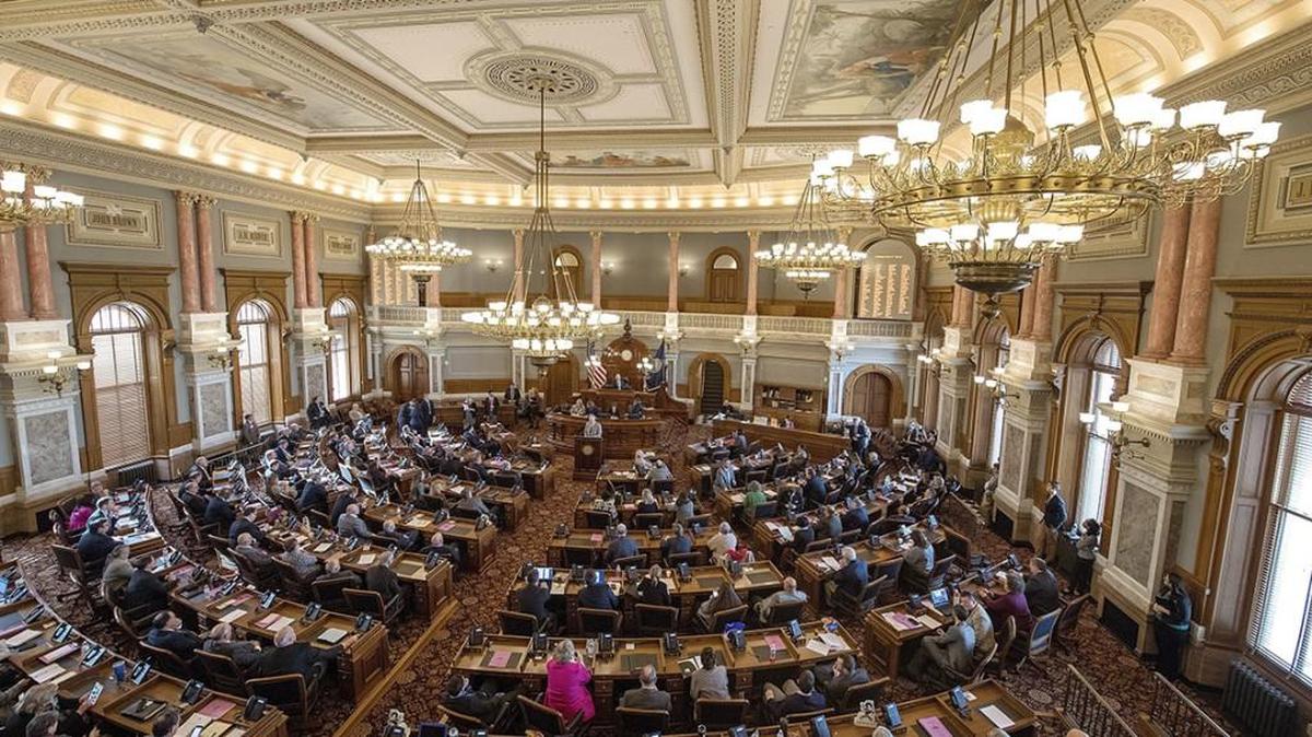 Kansas lawmakers are struggling with transparency. They should put their names on bills and amendments, period.
