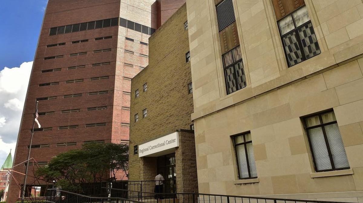 A recent push by county officials to fill guard positions at the troubled Jackson County Detention Center is paying off. Nearly 100 people submitted applications lately. It’s a small victory given the depth of problems, but it’s an encouraging sign given previous shortages of correctional officers.