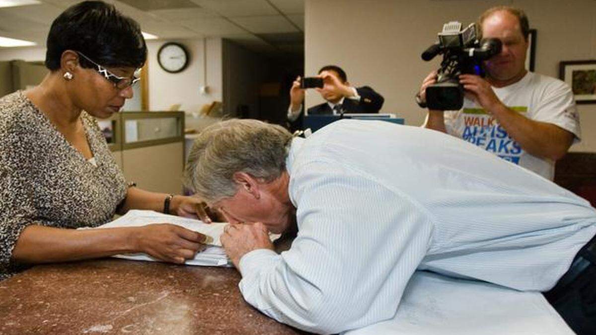 
In 2011, Clay Chastain kissed the light-rail petitions he submitted to City Clerk Vickie Thompson-Carr. But the City Council wasn’t so loving; it refused to put the issue on the ballot, sparking a three-year legal battle.
