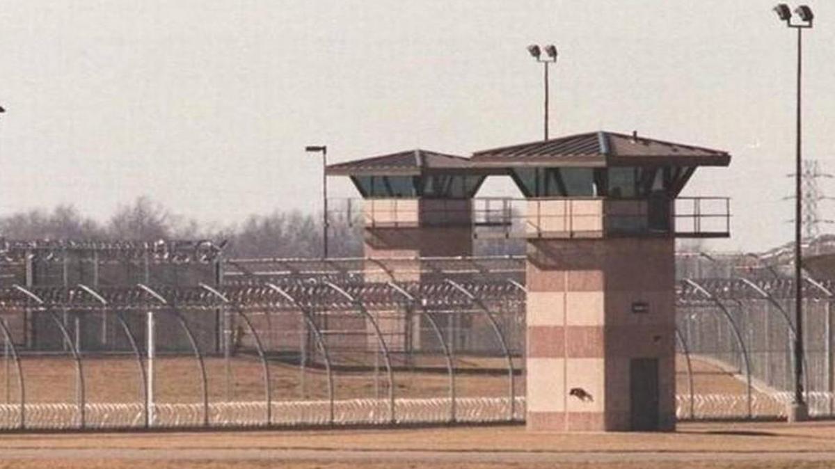 Kansas lawmakers should call a special session to deal with Kansas’ growing prison crisis, which includes staffing shortages at the El Dorado Correctional Facility.