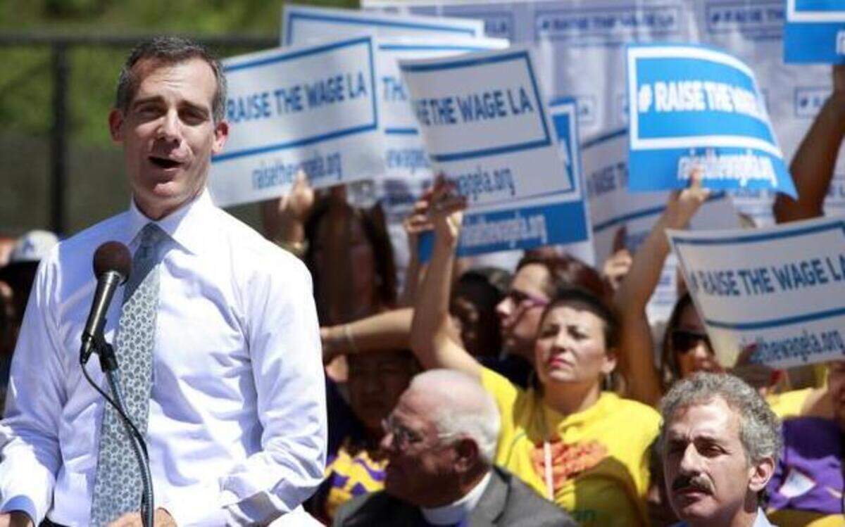
Los Angeles Mayor Eric Garcetti on Monday announced a proposal to raise the minimum wage in Los Angeles from the current $9 per hour to $13.25 in 2017.
