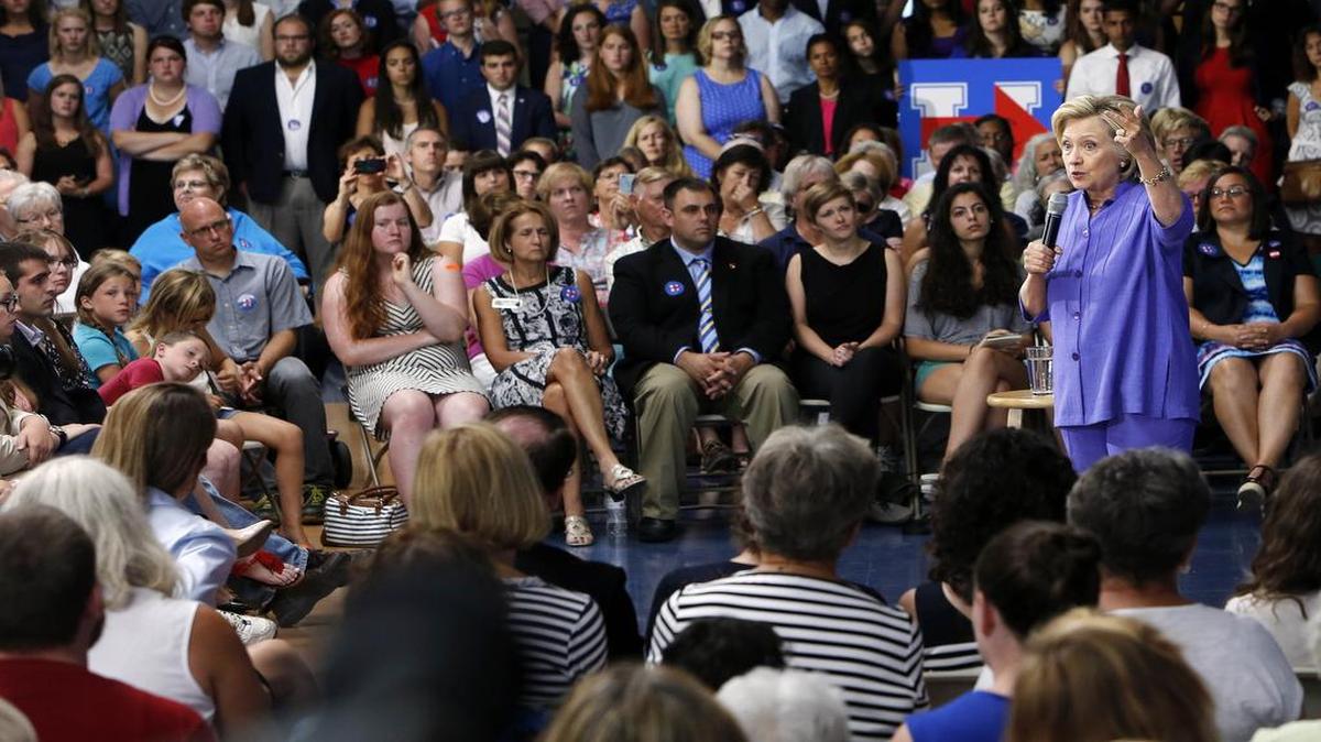 
Democratic presidential candidate Hillary Clinton answered questions after announcing her college affordability plan at a high school in Exeter, N.H.
