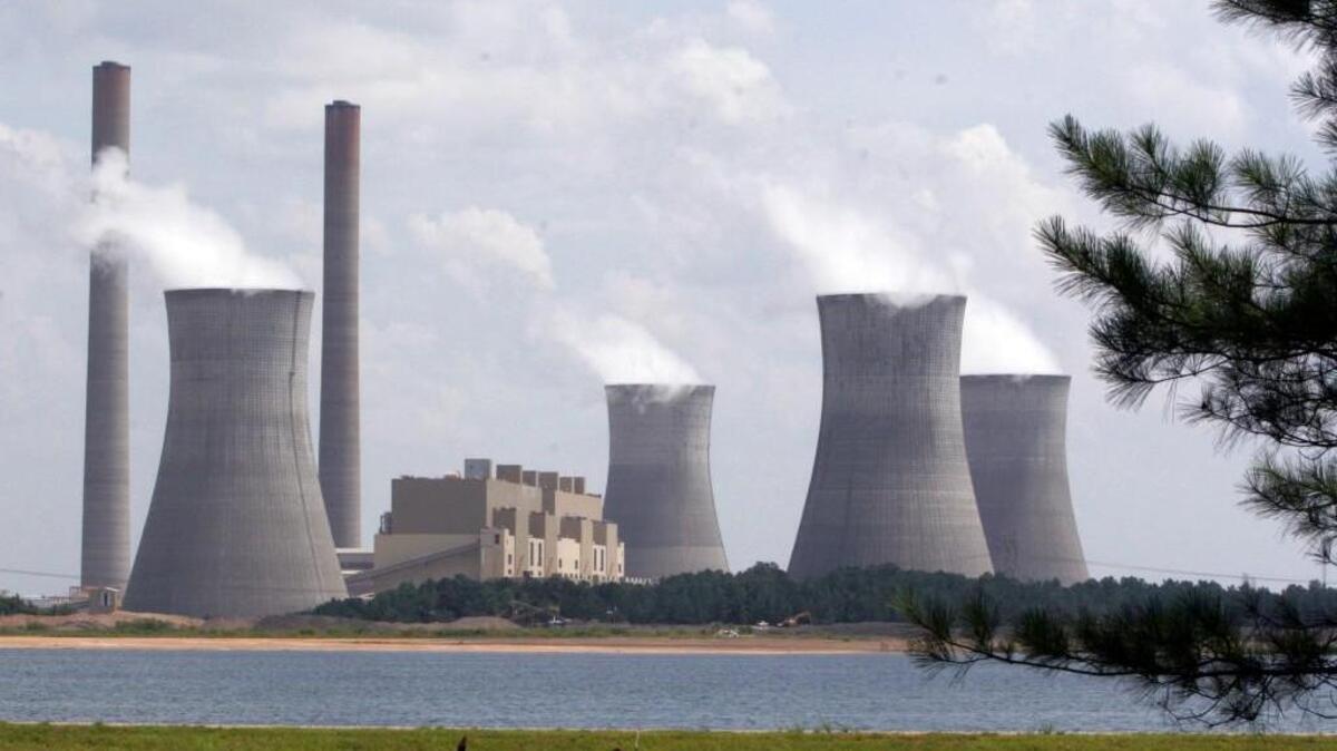 Pollution from coal-fired power plants is among the science-related topics that deserve discussion by Donald Trump and Hillary Clinton during their presidential debates.