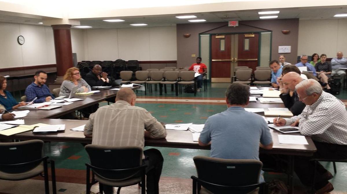 
Stakeholders met again Monday to discuss and debate a proposed higher minimum wage in Kansas City.
