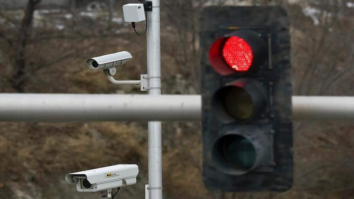 
Kansas City should again turn on its red-light cameras.
