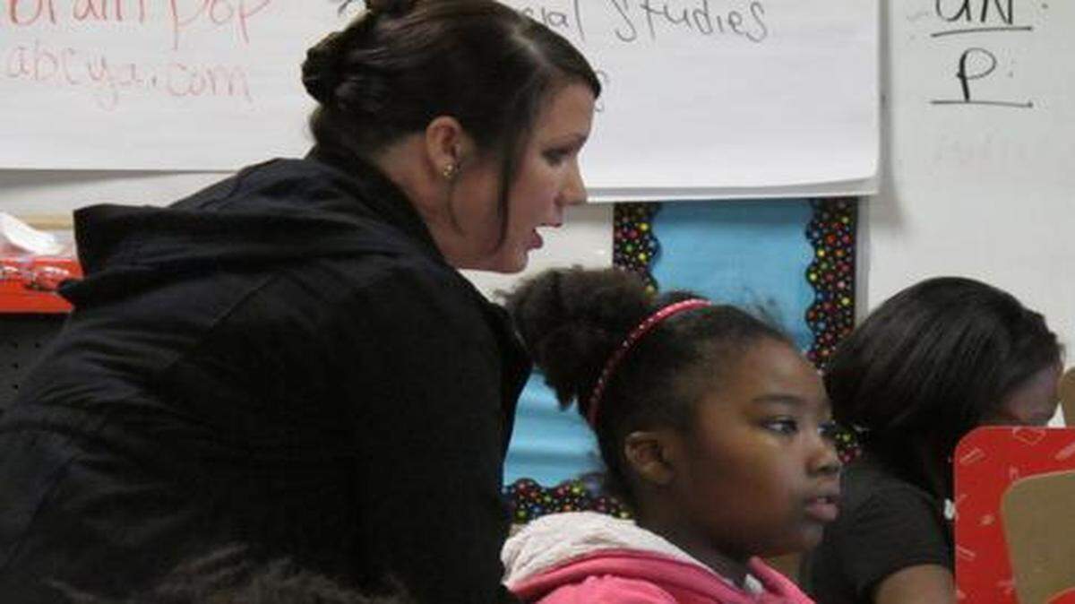 
Students in Frank Rushton Elementary School in Kansas City, Kan., get help with computer skills.
