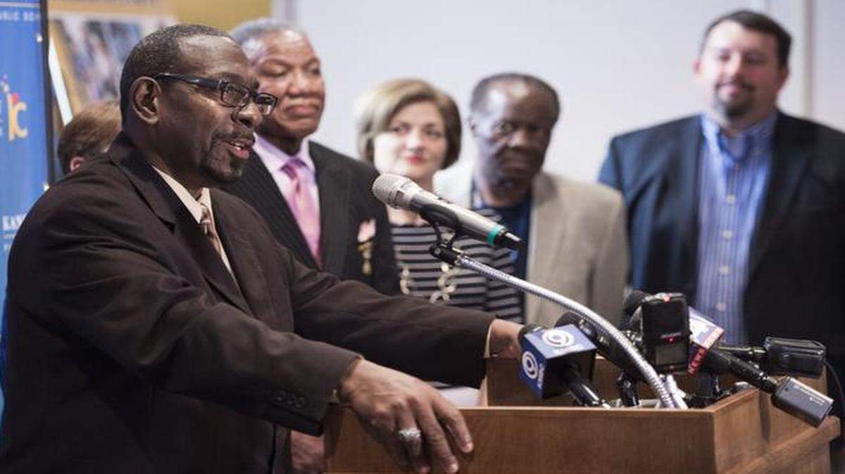 
Surrounded by school board members, Superintendent Steve Green announced Wednesday that Kansas City Public Schools had regained provisional accreditation.
