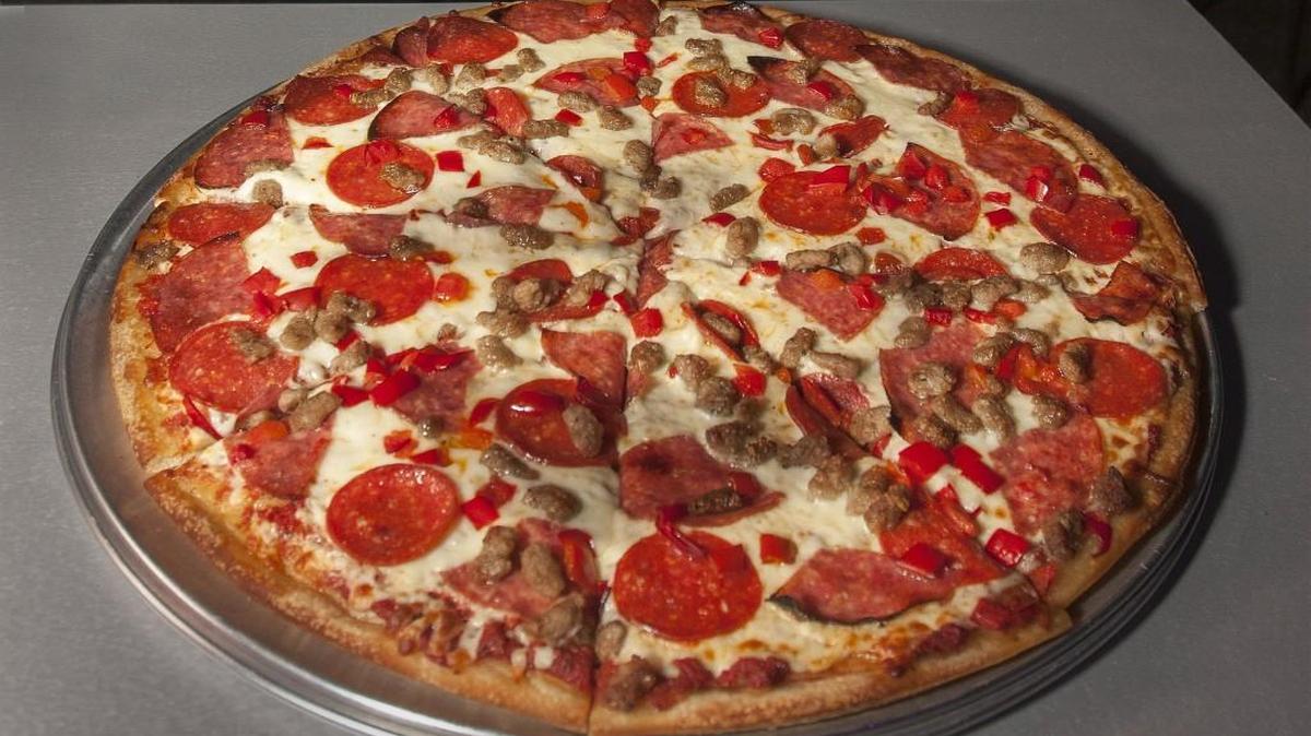 What if I grabbed a slice of pizza and a lobbyist had paid for it? That’s one of the excuses cited by a Missouri senator who opposes a ban on lobbyist favors.