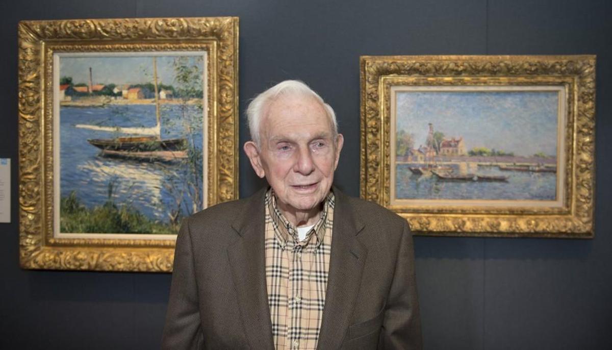 Henry Bloch greeted visitors at the opening of the Bloch Galleries at the Nelson-Atkins Museum of Art.