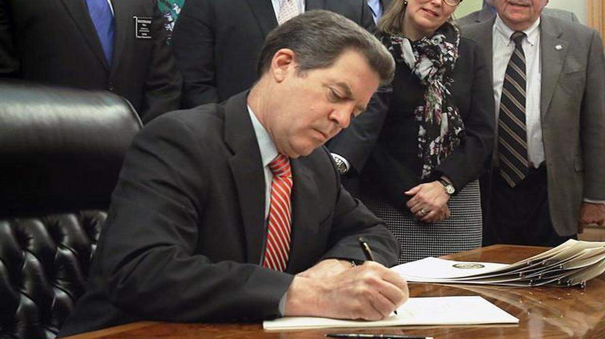 
Gov. Sam Brownback signed legislation Thursday adding Kansas to the short list of states allowing unlicensed possession of concealed firearms and eliminating a weapons training mandate for people to carry hidden guns.
