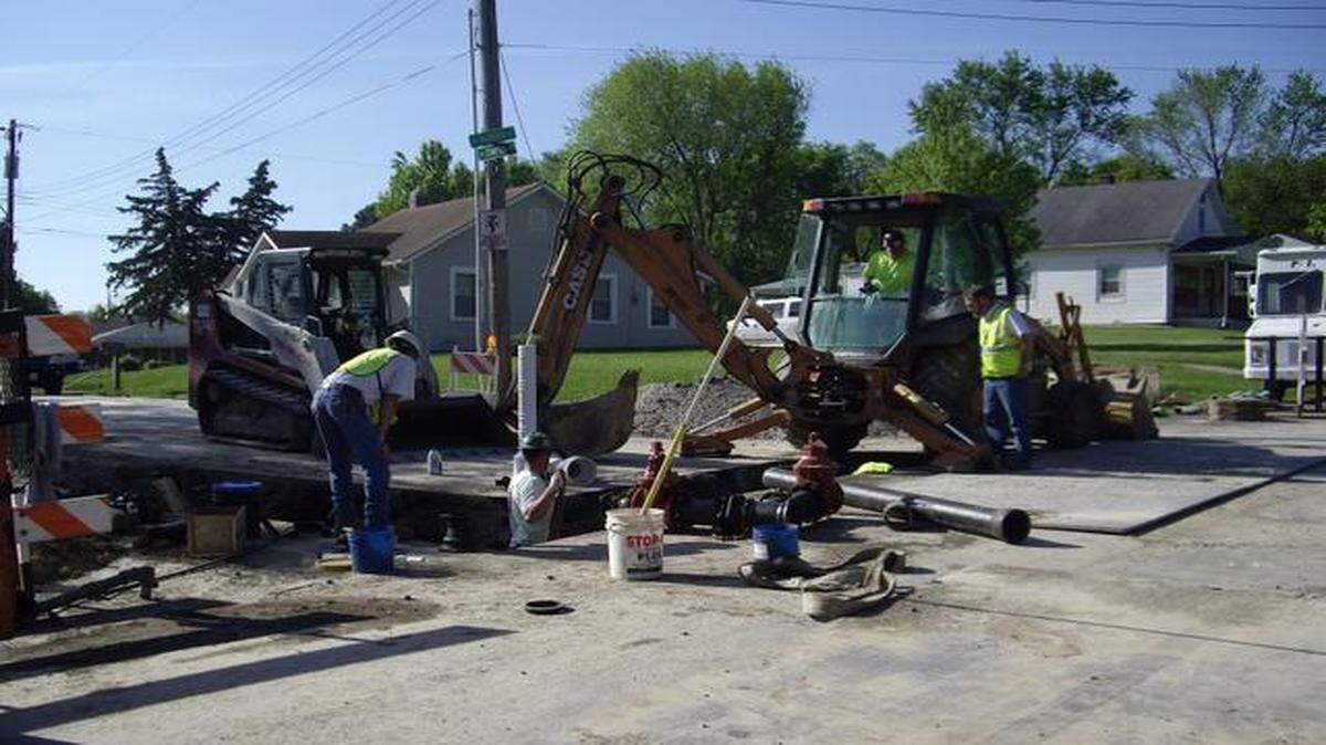 
Crews replaced a two-inch water line with an eight-inch line at the intersection of Munger and Compton avenues in Kansas City.
