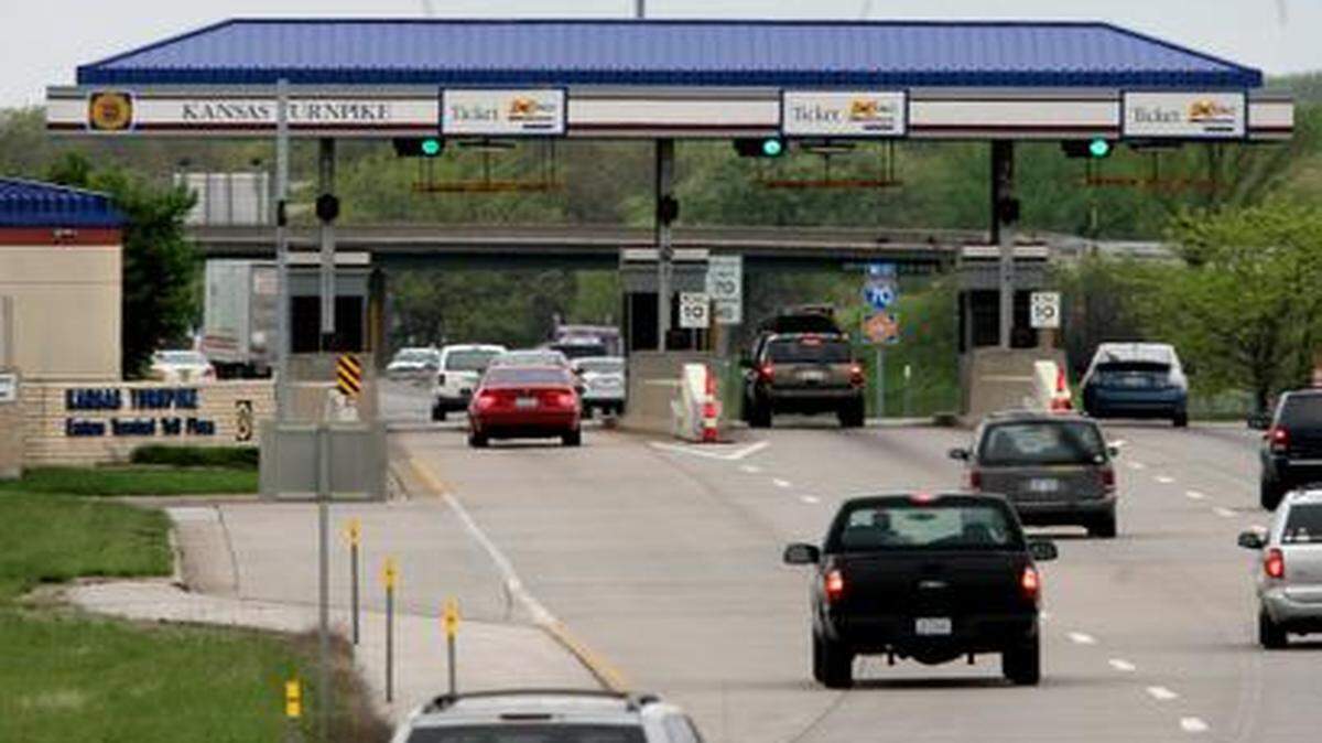 
Kansas already has toll roads, such as Interstate 70 near Bonner Springs. Now Missouri is studying whether it also should impose tolls.
