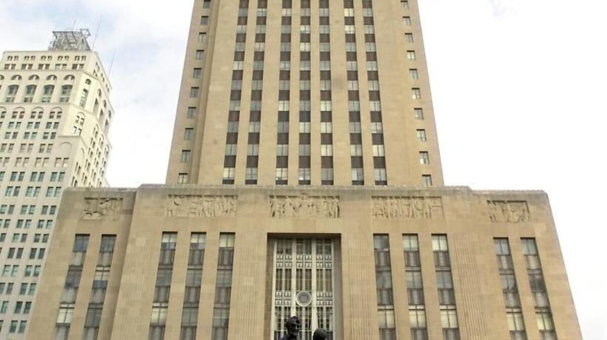 Jefferson City and Topeka complain bitterly about federal mandates and regulations, but have no problems telling local governments what to do.