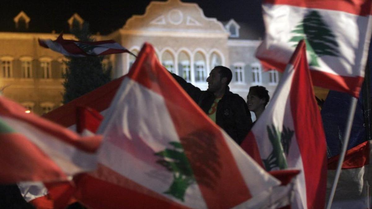 Hezbollah supporters waved the flag of Lebanon in front of the Lebanese Government House in late 2006.
