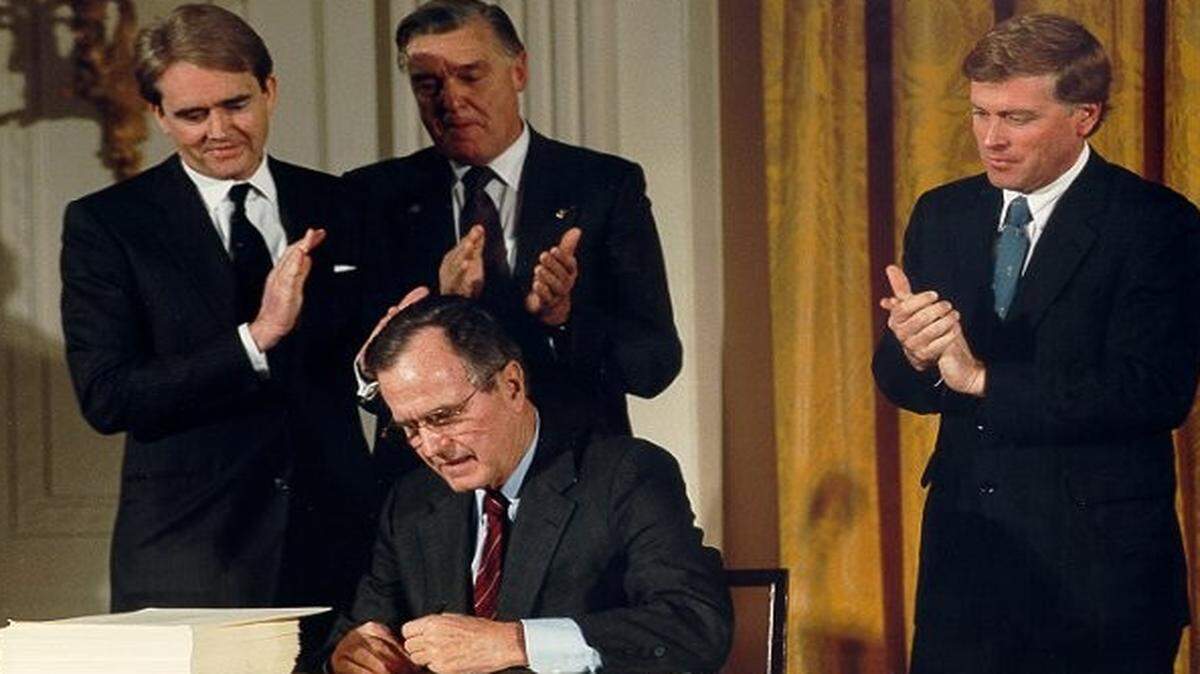 
If Kansas Gov. Sam Brownback wants someone to “blame” for tough air pollution rules, he can point at President George H.W. Bush, who signed the Clean Air Act amendment in 1990.
