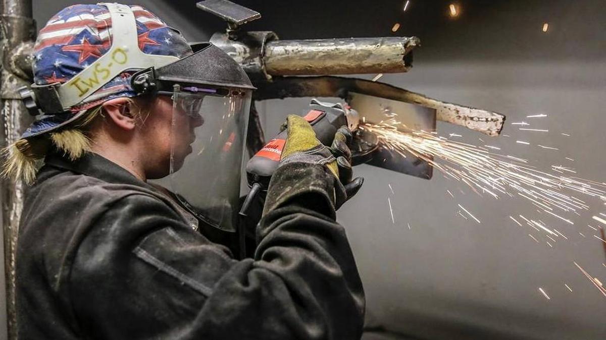 
Unions provide valuable training and safety measures for workers, which would be jeopardized by a right-to-work law.

