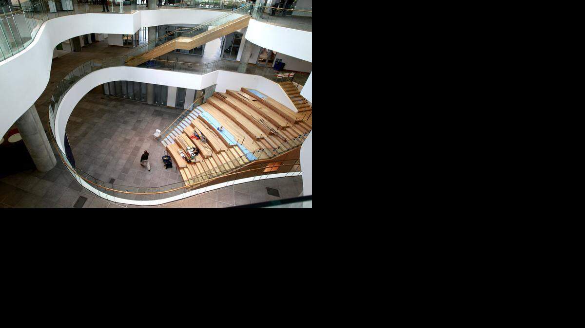 
The Henry W. Bloch Executive Hall features an amphitheater and atrium.
