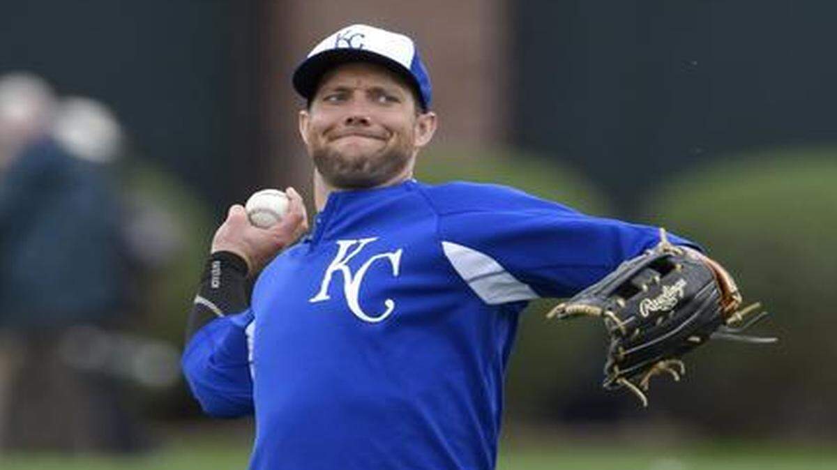 
Kansas City Royals outfielder Alex Gordon continued his throwing regiment during Sunday’s spring training workout in Surprise, Ariz.
