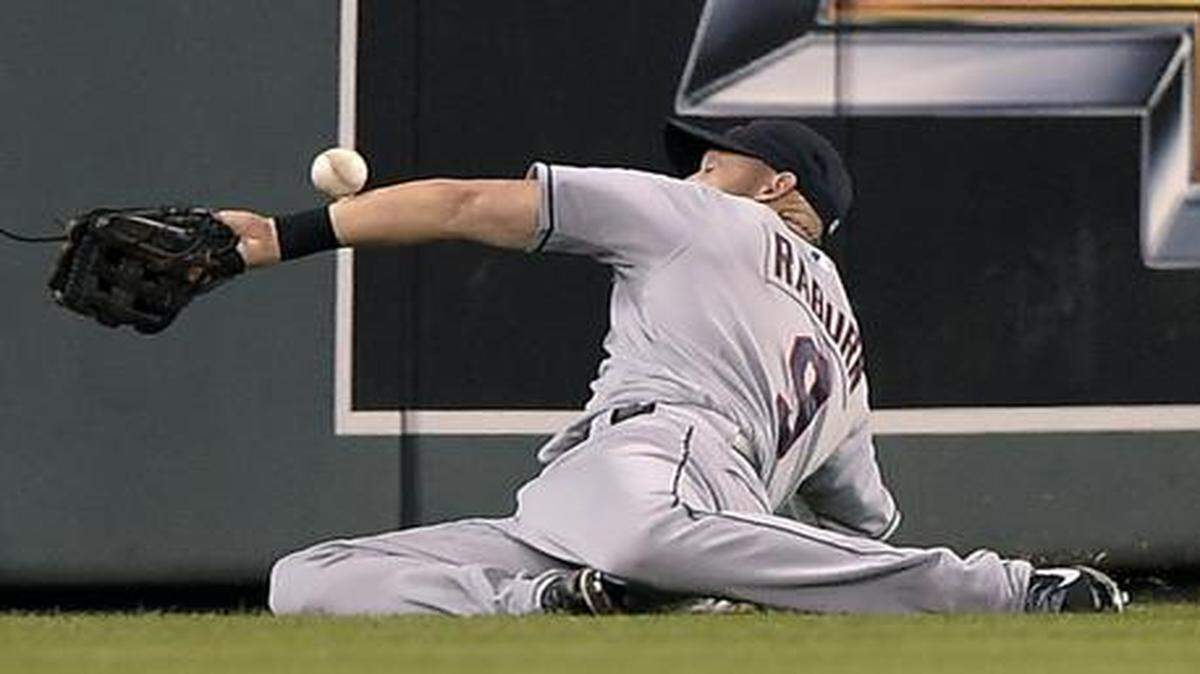 
Ryan Raburn just missed out on a grab on a ball hit by Mike Moustakas. His resulting throw was more of a spike into the ground that allowed Moustakas to score.
