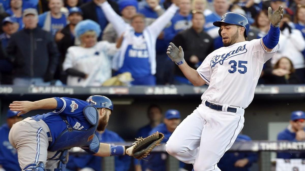 
Kansas City Royals first baseman Eric Hosmer scored as the ball got past Toronto Blue Jays catcher Russell Martin in the seventh inning of Game 2 of the ALCS.

