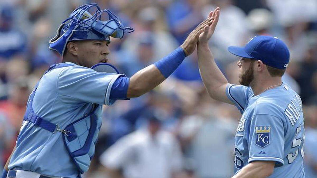 
Royals catcher Salvador Perez (13) and relief pitcher Greg Holland (56) celebrated a 2-1 win over the New York Yankees on Sunday at Kauffman Stadium.
