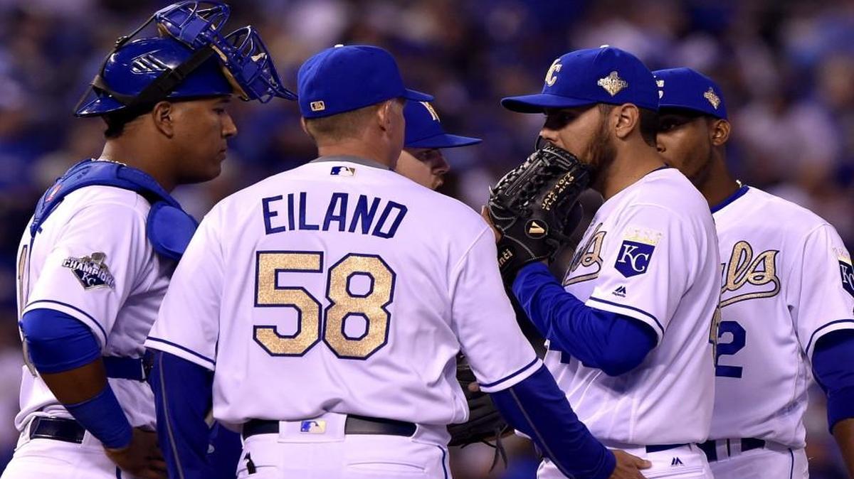 Kansas City Royals catcher Salvador Perez and pitching coach Dave Eiland visited with relief pitcher Joakim Soria during a game against the Mets.